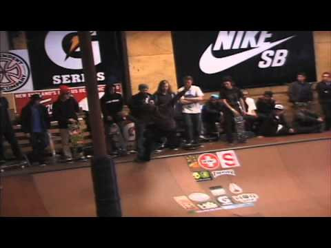 Tyson Bowerbank and Jake Hill warm up for Tampa Am.