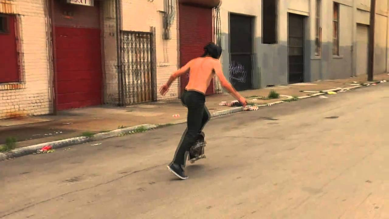 Peter Raffin walks you through the 180 no comply with the help of Osiris photographer Jason Hainault.