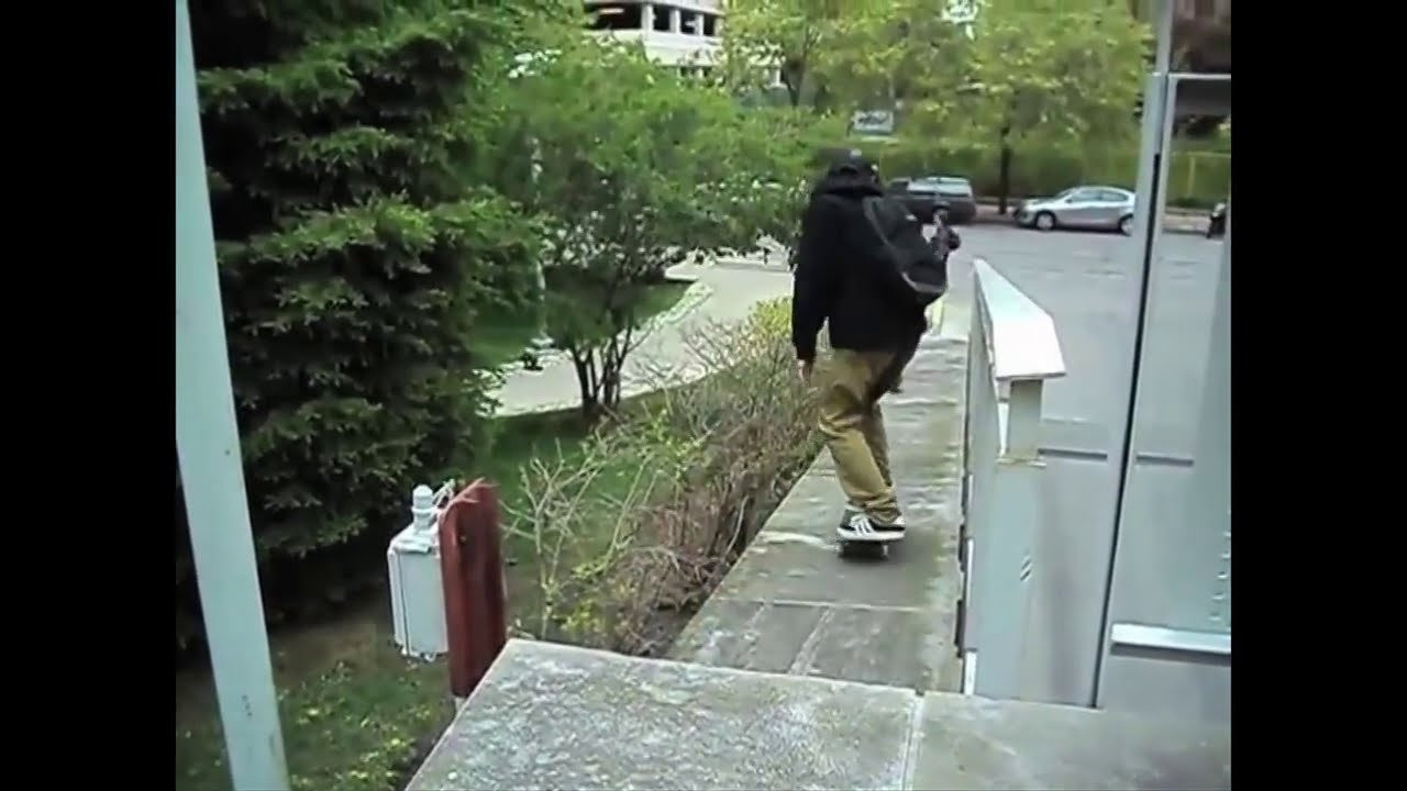 Jay shreds the streets with some help from Z Roy & Malcolm in this week's Toonie Tuesday. Filmed, Edited & Produced by Mike McCourt.
