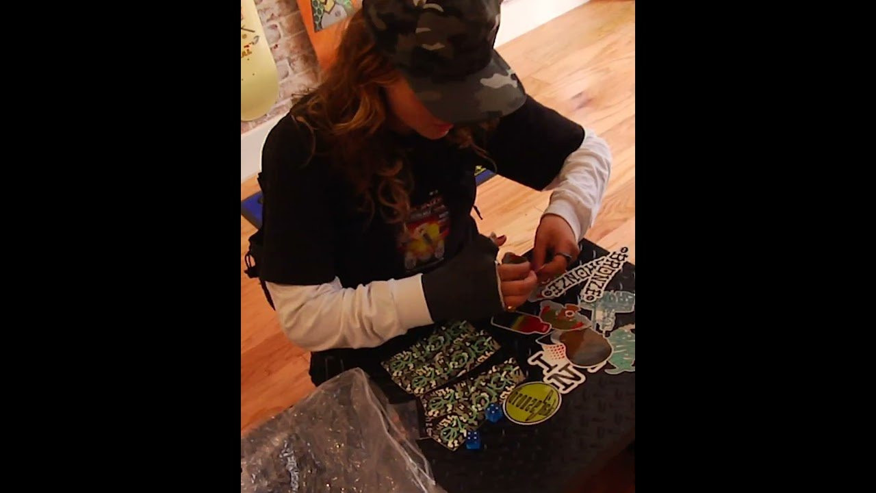 Explore Queens with Elisa before ending the day at Tenant's new location in Greenpoint.<br /><br />Filmed and Edited by Sean Bendon.<br /><br />More episodes of $100 Chill: https://skatejawn.com/tag/100-chill/<br />Subscribe to Skate Jawn: https://webstore.skatejawn.com/<br />More content: http://skatejawn.com<br />IG: https://www.instagram.com/skatejawn/<br />More videos: https://www.youtube.com/skatejawn