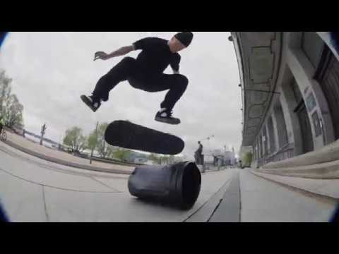 éS team rider, Marcus Shaw ripping Oslo in the Menikmati Capsule.<br />https://www.esskateboarding.com/capsules/menikmati/ - shop the capsule here.<br />Filmed and edited by: Martin Strøm<br />https://www.instagram.com/martinsstrom/<br />Marcus https://www.instagram.com/marcusshaw92/<br /><br />Enjoy.