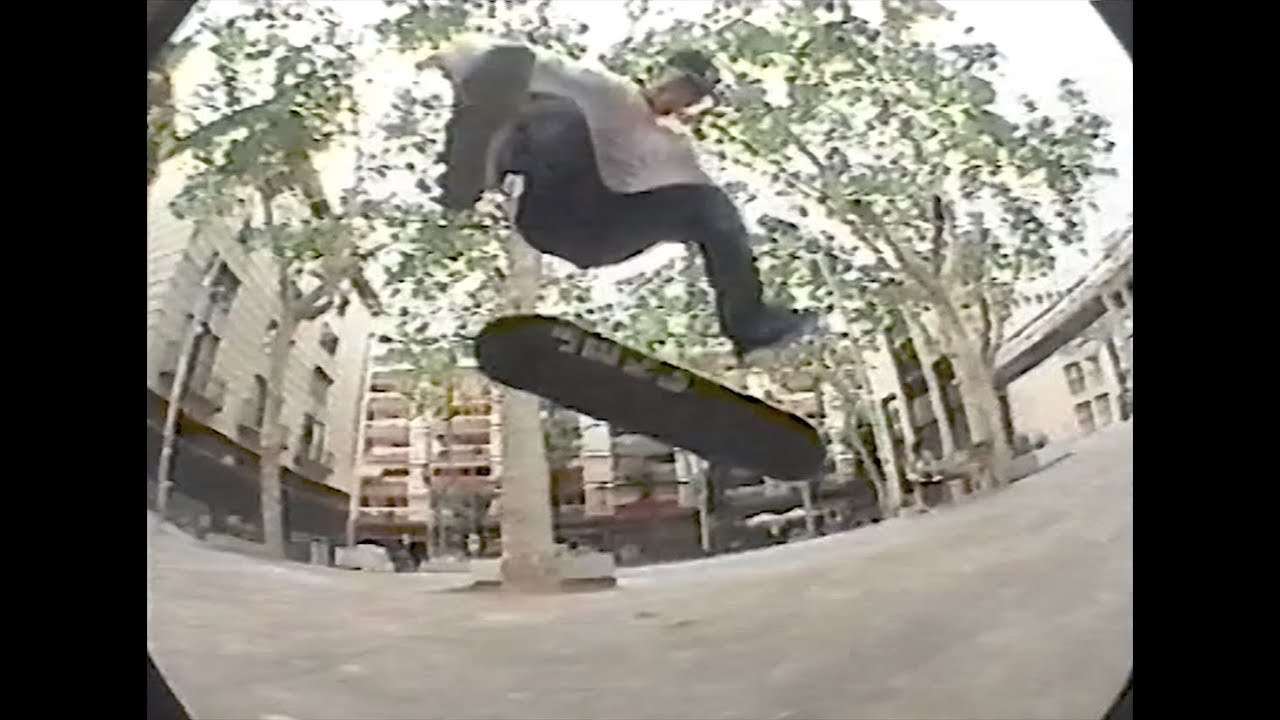 éS Team Rider, Dee Collins ripping the streets of Barcelona in the iconic éS Scheme.<br /><br />Filmed by Ryan o’Neile. - https://instagram.com/wirelessskateboards<br /><br />Shop éS footwear - https://esskateboarding.com/us/shop/footwear/