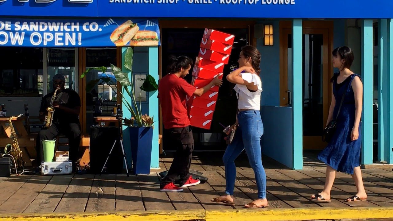 With the excitement of the NEW éS AURA Vulc shoe, éS Team Manager - kelly Hart, sends his friends at Delish Skateboards in Los Angeles, a big box of shoes intended for other riders.<br /><br />Watch this fun clip of James Espinoza, & Carlos Guillen as they hustle to get the shoes back to Kelly Hart! <br /><br />Filmed & edited by Chris Leonardo. <br /><br />Follow the Delish crew @ThisDelish for good times and check www.eSskateboarding.com for the latest products.