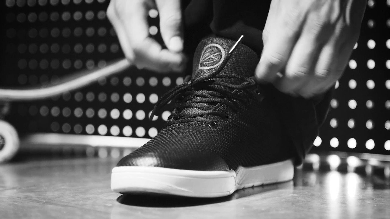 Since 1995, éS has pioneered innovation and progressive product design to help push skateboarding to new levels. éS is proud to release another superior technology coming from the STI labs.<br /> <br />éS EVERSTITCH is a tightly woven Nylon 66 that is infused with spandex for flexibility. Being 100% synthetic the shoe is lightweight, highly breathable and animal friendly. EVERSTITCH provides your foot to have total freedom and allows for a new enlightened skate experience.<br /> <br />éS EVERSTITCH is available in the #eS_SWIFT and the #eS_ACCEL Slim and is available at premium skate shops globally and www.eSskateboarding.com