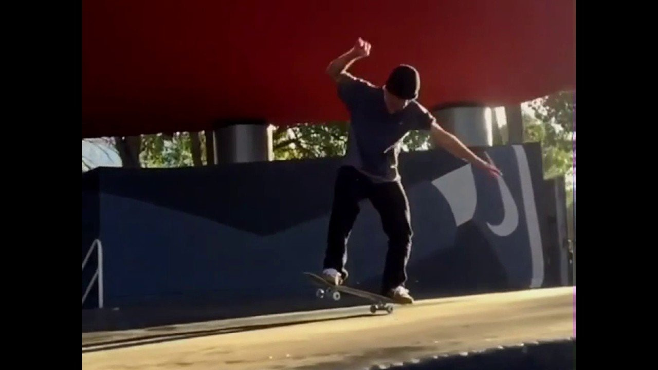 Check out the best clips from the éS skate team in 2016. <br />Mixed by @Manolostapes https://www.youtube.com/user/Pae75<br /><br />Kelly Hart, Tom Asta, Wade Desarmo, Diego Najera, Ricky Chavez, Quel Haddox kill the streets with style, power and innovation