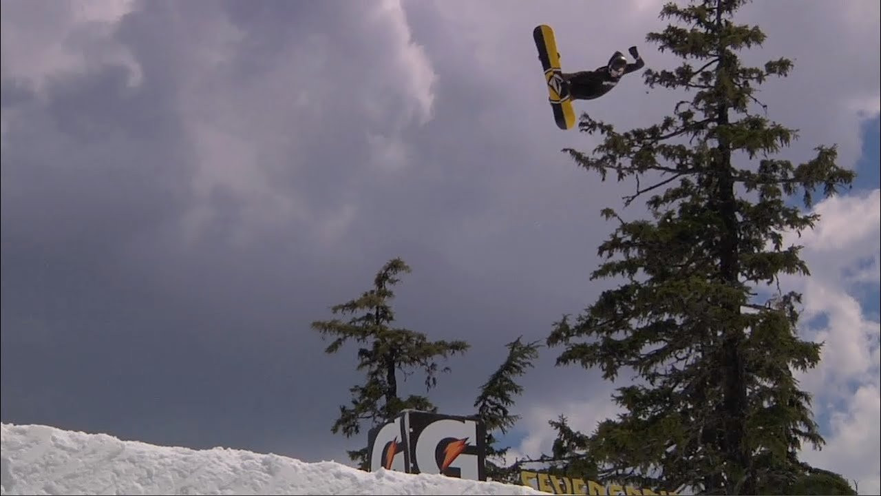 A quick clip of the Volcom Snow family at Superpark 17, featuring teaser tricks by Zack Normandin, Alex Rodway, Hunter Wood, Ruiki Masuda, Zac Marben, Brock Crouch, Dylan Alito, Scott Blum, and Frank Knab.<br /> <br /> - Music -<br /> Song: "Tunneling Through"<br /> Artist: Tweak Bird<br /> Release: Tweak Bird<br /> iTunes: http://georiot.co/3evE<br /> 12" Vinyl: https://store.volcoment.com/item/77999