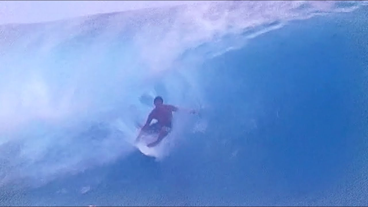 It's not a competition of who's on the weirdest mission. It's just a celebration of your mental calibration. Wavelengths flutter like a bird that's stuck in butter. Felling gray matter with a stack of cruddy clutter.<br />Strange Brains<br /><br />from the strange brain of: heitor pereira<br /><br />edit: itamar guimarães<br /><br />producers: matt shuster, diego motta, daniel cortez<br /><br />- Music -<br />Song: "Comedians" (instrumental version)<br />Artist: Riverboat Gamblers<br />Release: The Wolf You Feed<br />Buy on iTunes: http://georiot.co/4BGL<br />Buy on 12" Vinyl: https://store.volcoment.com/item/147081<br /><br /><br />capturers: itamar guimarães, pablo aguiar, bruno baroni, tatiane araujo, marcelo dada pelosine, bruno lemos, akiwas<br /><br />theme song creators/performers: ozzie wright, mike aho<br /><br />strange brains graphics: ozzie wright, mike aho<br /><br />veeco productions