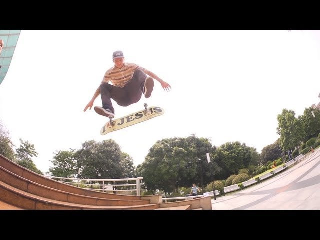 Chocolate Skateboard's own, Justin Eldridge, makes his way around China the best way he can and talks us thru the whole thing.<br /><br />Filmed and Edited by Federico Vitetta <br />Music by Alberto Bof