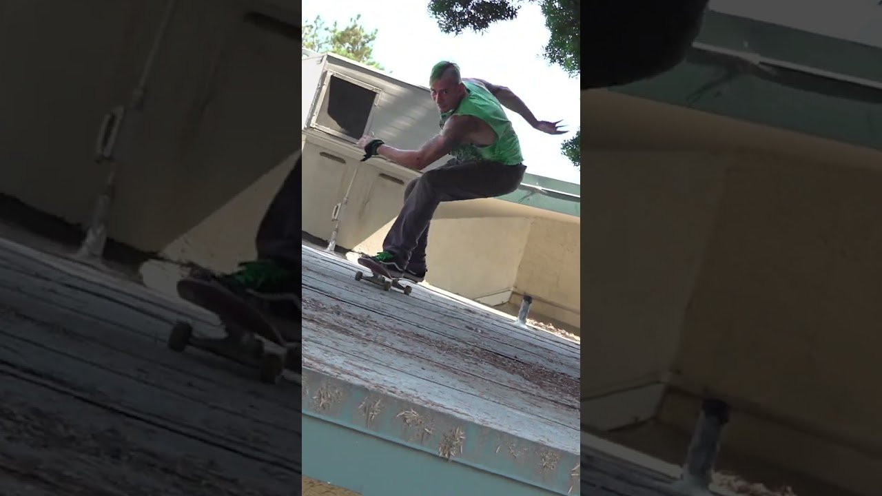 Knucklehead Tom roof riding seen back in his segment "YOU SHOULD KNOW" in issue 14!📺<br /><br />#Skateboarding