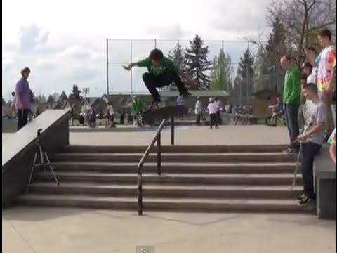 After vigorous negotiations with Micky Papa and a small amount of cash, we settled on a Frontside flip over the 6 stair rail at Thomas Haney to help finish the Mentorship 2012 BBQ kickoff. Try and excuse the filming, I wasn't really thinking about what I was doing haha.<br /><br />Micky's Channel:<br />http://www.youtube.com/MickyPapaG<br /><br />Subscribe:<br />http://www.youtube.com/subscription_center?add_user=stealthynation<br /><br />Facebook:<br />http://www.facebook.com/calum.wood.skateboarding