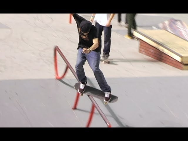 Few clips of Ryan warming up and his run at Simple Session 2011 in Tallinn, Estonia.<br /><br />Ryan Sheckler's winning run:<br />http://youtu.be/GyaZH0G8hec<br /><br />Ryan Decenzo handrail session:<br />http://youtu.be/een6eT3-f0Y