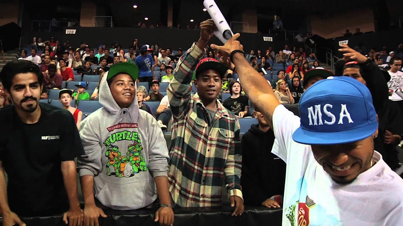 At the last Street League in Ontario, Ca. Manny Santiago gave away some Grizzly Griptape to the fans in his own special way.<br /><br /><br />Filmed by: Spanish Mike<br />http://www.youtube.com/spanishmiketv<br /><br />Http://www.grizzlygriptape.com<br />Check out http://www.mannyslaysall.com<br /><br />#Grizzlygang