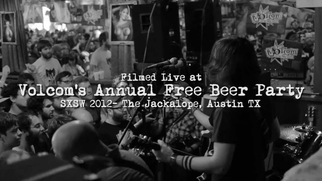 Torche perform "Kicking" live at the 2012 Volcom "Free Beer Party" at The Jackalope in Austin, TX on March 17, 2012.<br /><br />Produced by: Mike Aho, Mike Nobgrega, Reid Sheldon<br />Shot by: Bryan De La Garza and Stephen Castro<br />Edited by: Stephen Castro<br /><br />Torche's new album "Harmonicraft" is out now on Volcom Entertainment<br />http://www.torchemusic.com