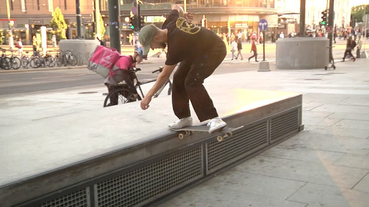 Subscribe to our YouTube channel here: https://www.youtube.com/c/freeskatemagazine?sub_confirmation=1<br /><br />We've been banging on about Pekka Løvås and his independent videos for a while now so we're going to assume he no longer needs an introduction. His current crew kind of still does though, which is the beauty of videos like Skamnice. With guys like Magnus Bordewick, Hermann Stene, Heitor Da Silva or Jan Henrik Kongstein now firmly established, Pekka's focus seems to have recently shifted towards some of Oslo's younger heads and dudes like Fredrik Winsents, Stian Jacobsen, Bjarne Tjøtta, Jonatan Drab, Georg Stenersen or Gabriel Bjørsvik clearly deserve our full attention.