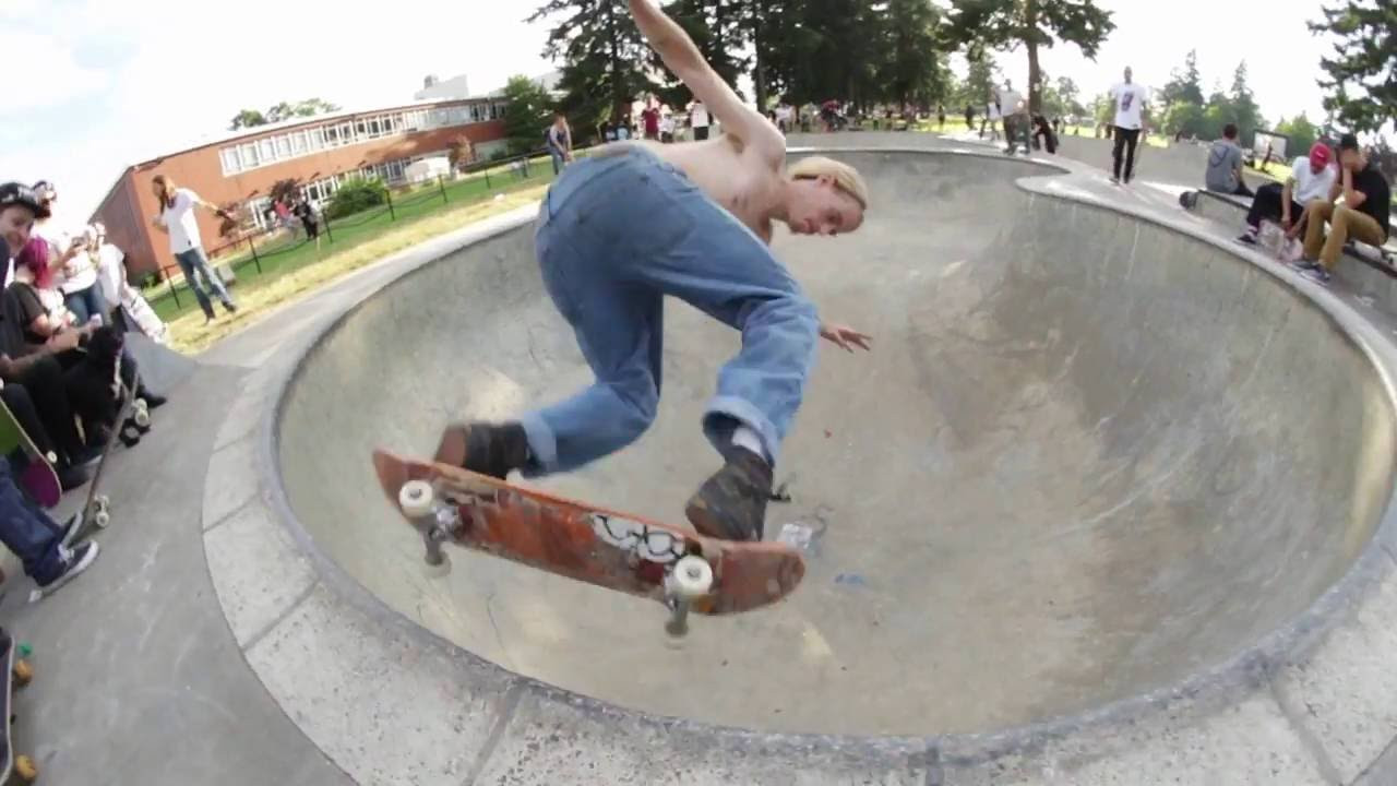 When CCS team rider David Gravette got ahold of the samples of his new Graphic Mob griptape, we linked up with the homies from Mob and celebrated a little bit! The first thing we did was smoke out the warehouse for David’s Mob ad photo shoot for the back page of Thrasher. Once that was complete, we picked up some pies from our homies at Sizzle Pie and headed to David’s favorite local place of shred. We shared our celebration with the locals and everyone killed it. Needless to say it was a fun weekend, and here’s the proof!<br /><br />SUBSCRIBE to CCS YouTube: http://tinyurl.com/lmje4o6<br />Like CCS on FACEBOOK: https://www.facebook.com/ccs.skate<br />Follow CCS on INSTAGRAM: https://instagram.com/ccs_skate/<br />Follow CCS on TWITTER: http://twitter.com/CCS_skate<br />Check the WEBSITE: http://ccs.com/<br />Don't Forget SNAPCHAT: CCSskate