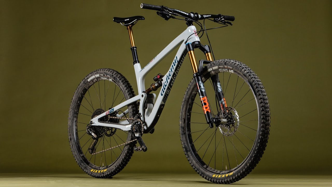 Same frame, less travel—a lazy way to add another sku, right? Wrong. Everything good gets better with Alchemy’s down-traveled Arktos 29 ST. Link in bio to full Bible review.