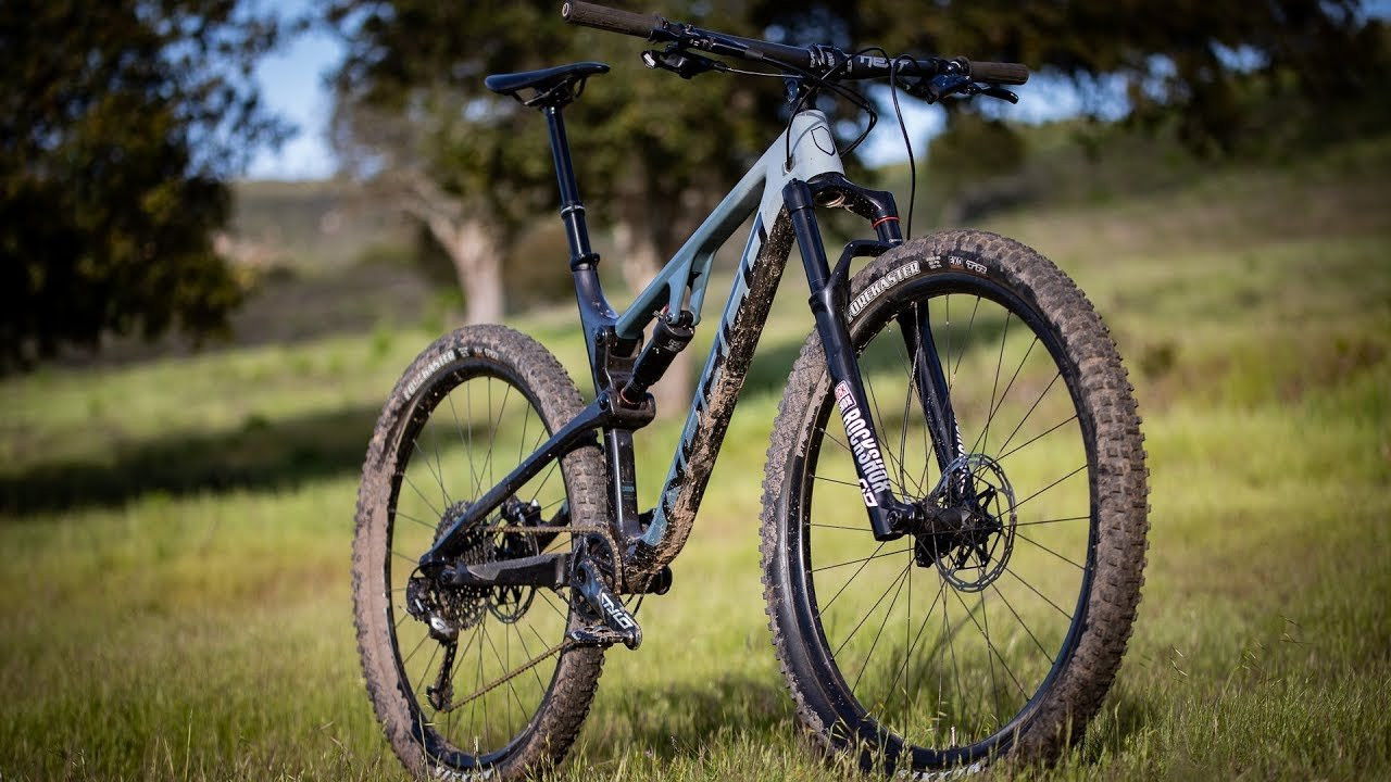 What happens when you take an extra long, extra quick XC bike, add 20 millimeters of travel, a dropper post and pretty much nothing else? The Norco Revolver FS120. Thats what happens.