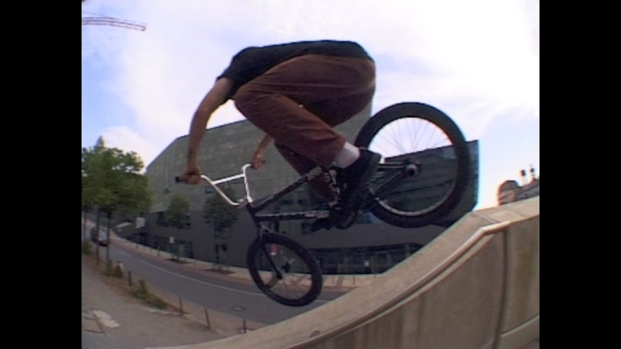 http://eclatbmx.com/gripped/<br /><br />Bruno Hoffmann Signature Grip OUT NOW.<br /><br />Filled by Felix Lukas. Second camera Fabien Bader.