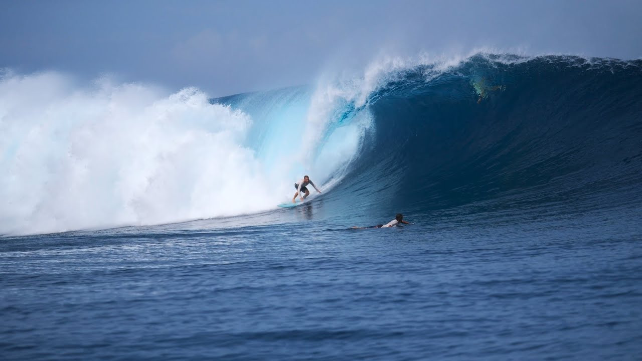 A clean and sizey morning at Icelands in the Mentawai Islands. When we rocked up on the boat, we were greeted by some solid sets with barely anyone out for the whole time we were there.<br /><br />We're excited to be partnering with www.surf-forecast.com - the best free forecasting website out there. Please check out their site for over 7,000 surf locations and free 12 days forecasts.<br /><br />If you like the content, please subscribe to the channel here: http://bit.ly/2NPrV5H<br />_____________________________<br /><br />OUR AMAZON STORE: https://www.amazon.com/shop/globalzoo-surfingvideos?ref=ac_inf_tb_vh <br /><br />GEAR WE USE FROM AMAZON: <br /><br />Our camera: https://amzn.to/3XHjiMe <br />Our drone: https://amzn.to/3HauKJg <br />Our main lens: https://amzn.to/3Jo9qCU <br />Our other lens: https://amzn.to/3Ji9XWW <br />Our main tripod: https://amzn.to/3Y6yUZG <br />Our second tripod: https://amzn.to/3Hh9EsJ <br />Our second tripod head: https://amzn.to/3WPpsbQ <br />Our camera bag: https://amzn.to/3HdvTzH <br />The laptop we edit on: https://amzn.to/3Hdwb9L <br />Our external hard drive: https://amzn.to/3Y2lJc0 <br /><br />_____________________________<br /><br />Social media accounts:<br />Instagram: https://www.instagram.com/global.zoo.co/?hl=en<br />Facebook: https://www.facebook.com/Global.Zoo.Co<br /><br />_____________________________<br /><br />DISCLAIMER <br />Some of the links above are affiliate links, where I earn a small commission if you click on the link and purchase an item. You are not obligated to do so, but it does help fund these videos in hopes of bringing value to you! <br /><br />#Surfing #Surf #Indonesia #Mentawais #GlobalZoo #SurfForecast