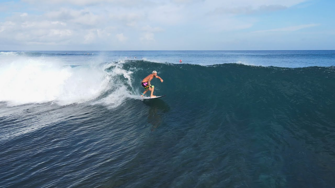 After being eliminated from the Margaret River contest a few days ago, Italo jumped straight on the plane from Perth and has been out shredding Uluwatu yesterday and today. <br /><br />Please watch in 4k for best video quality, as there was a lot of glare in the afternoon session.<br /><br />If you like the content, please subscribe to the channel here: http://bit.ly/2NPrV5H<br />_____________________________<br /><br />OUR AMAZON STORE: https://www.amazon.com/shop/globalzoo-surfingvideos?ref=ac_inf_tb_vh <br /><br />GEAR WE USE FROM AMAZON: <br /><br />Our camera: https://amzn.to/3XHjiMe <br />Our drone: https://amzn.to/3HauKJg <br />Our main lens: https://amzn.to/3Jo9qCU <br />Our other lens: https://amzn.to/3Ji9XWW <br />Our main tripod: https://amzn.to/3Y6yUZG <br />Our second tripod: https://amzn.to/3Hh9EsJ <br />Our second tripod head: https://amzn.to/3WPpsbQ <br />Our camera bag: https://amzn.to/3HdvTzH <br />The laptop we edit on: https://amzn.to/3Hdwb9L <br />Our external hard drive: https://amzn.to/3Y2lJc0 <br /><br />_____________________________<br /><br />Social media accounts:<br />Instagram: https://www.instagram.com/global.zoo.co/?hl=en<br />Facebook: https://www.facebook.com/Global.Zoo.Co<br /><br />_____________________________<br /><br />DISCLAIMER <br />Some of the links above are affiliate links, where I earn a small commission if you click on the link and purchase an item. You are not obligated to do so, but it does help fund these videos in hopes of bringing value to you! <br /><br />#Surfing #Surf #Indonesia #Bali #Impossibles #Uluwatu #Bingin #PadangPadang #GlobalZoo