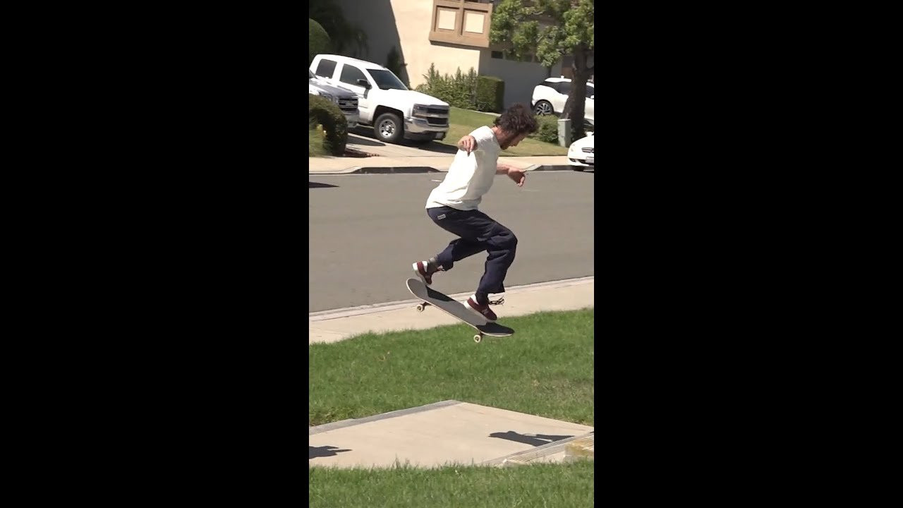 Quick one from Chris Colbourn seen in his segment "CREATING" back in issue 10!👀<br /><br />➡️iDabblevm.com for more!<br /><br />#Skateboarding