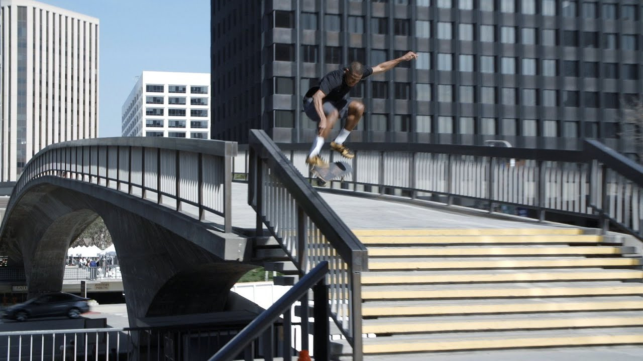 What do a skateboarder and a stand-up comedian have in common? They both reinterpret their surroundings. Legendary comedian JB Smoove tells it like he sees it & Ishod Wair does his thing.<br /><br />More from Nike Skateboarding:<br />Nike SB Dunk Low Pro: http://gonike.me/dunklow-fa15<br />Official Nike SB site: http://www.nikesb.com