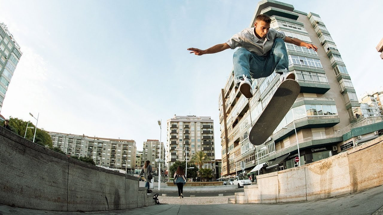 Spanish rippers Andrew Verde, Jose "Sixsas" Vivero, Pierre Leze, Pedro Attenborough and Adrien Del Campo braved missed flights, lost luggage and gnarly slams in the Portuguese capital.<br /><br />Meet the crew https://www.nikesb.com/articles/fetén<br /><br />Artist: Olsen Twinz<br />Song: Rollercoaster<br /><br />More from Nike Skateboarding<br />Official website: https://www.nikesb.com/<br />Instagram: https://www.instagram.com/nikesb <br />Twitter: https://twitter.com/nikesb