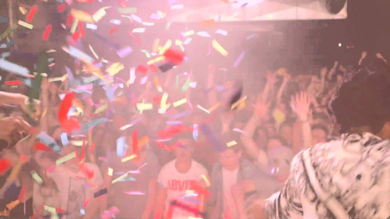 Major Lazer raising the roof at our Get Dirty gig at Uebel & Gefährlich in Hamburg.<br /><br />Track "Watch Out For This"