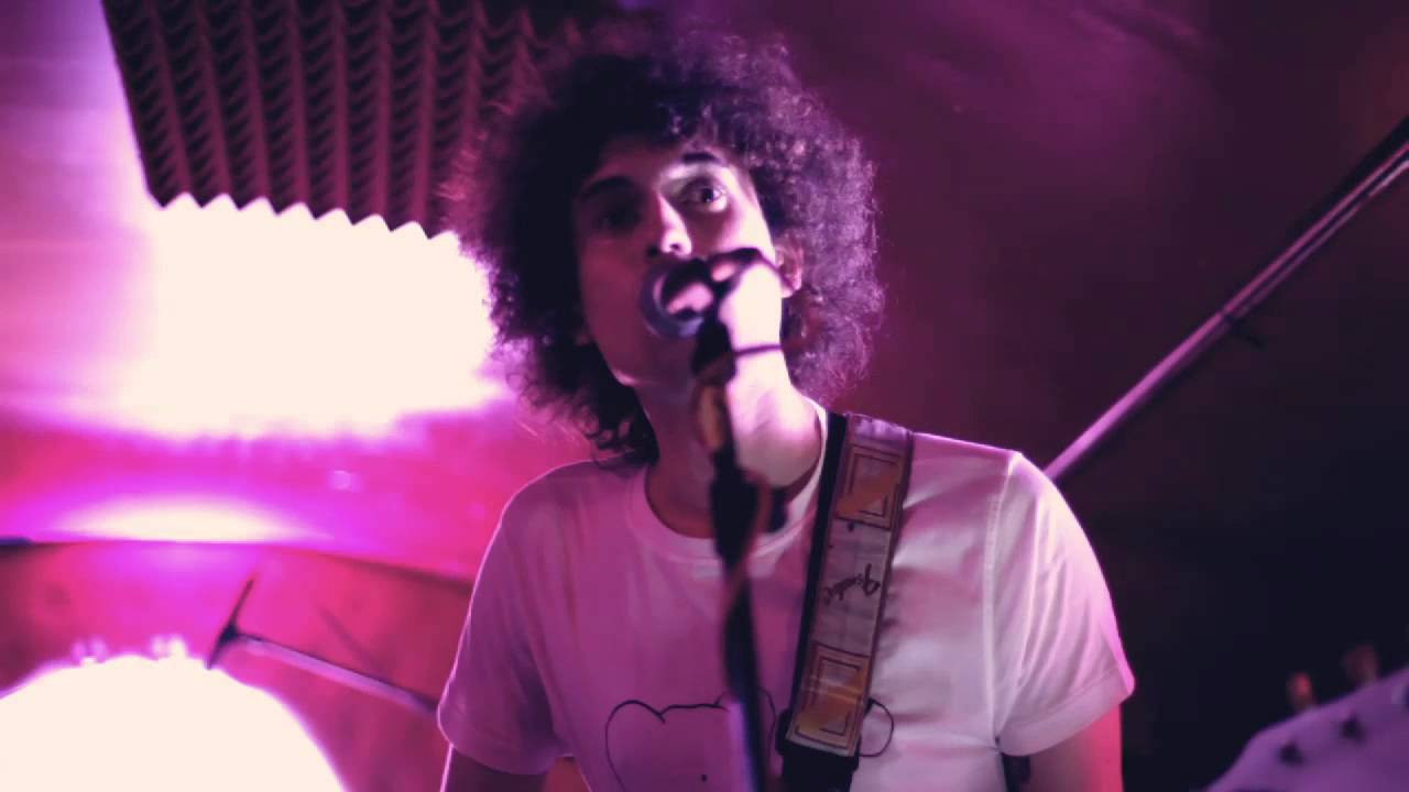 New Madrid talent The Parrots took to the stage at Make Noise Malasaña. Check out their raw and energetic live performance here.