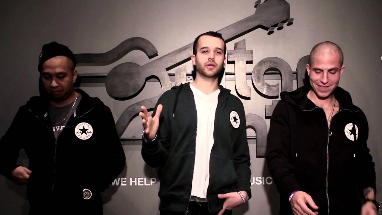 In this episode of Gear Talk presented by Guitar Center check out the alternative musical act Smokey Robotic, a diverse group with a sound that ranges from electronic to soul, from pop to hip-hop and blends various styles in-between. Already, they have garnered praise from critics across the country and are quickly becoming an artist to watch. <br /><br />http://www.smokeyrobotic.com<br />http://www.facebook.com/SmokeyRobotic<br />http://www.twitter.com/smokeyrobotic