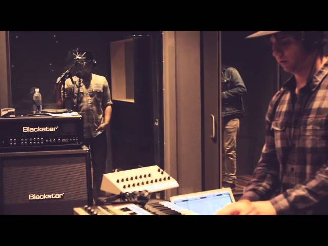 This week's "Track of the Week" features the single "Pressure" from Converse Rubber Tracks recording artist Moe Pope and Quills. See the band set up, decide upon the way they will record the original single and explore Converse Rubber Tracks during their day in the studio. <br /><br />For more on Moe Pope visit:<br />http://www.moepope.com<br />http://facebook.com/moepopemusic<br />http://twitter.com/moepope77<br /><br />For more on Converse Rubber Tracks visit:<br />http://www.converse.com/rubbertracks