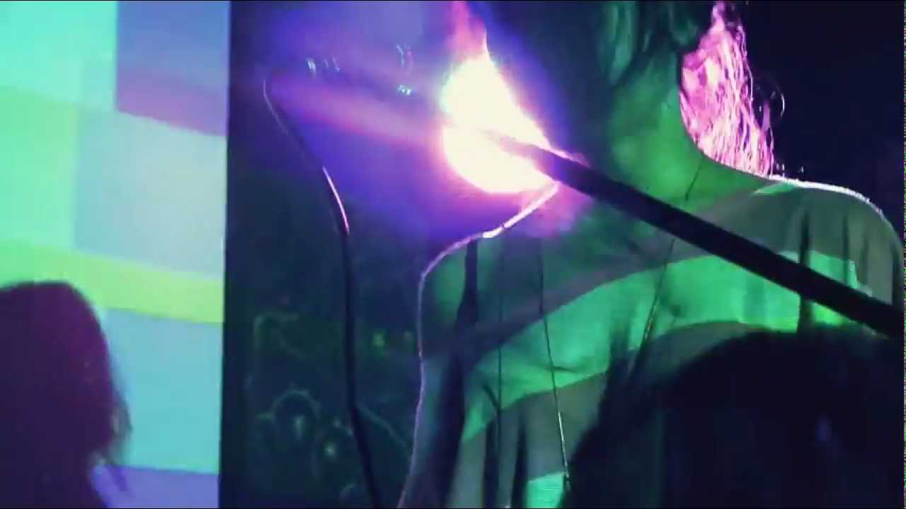 As part of our Make Noise gig series in Barcelona, Spain, Pegasvs took to the stage of Discos Paradiso last month.<br /><br />Track: Pegasvs: "El Final de la Noche". <br /><br />Shoes keep quiet. Sneakers make noise.<br /><br />Stay tuned for more live tracks from Barcelona, coming soon to Converse YouTube.