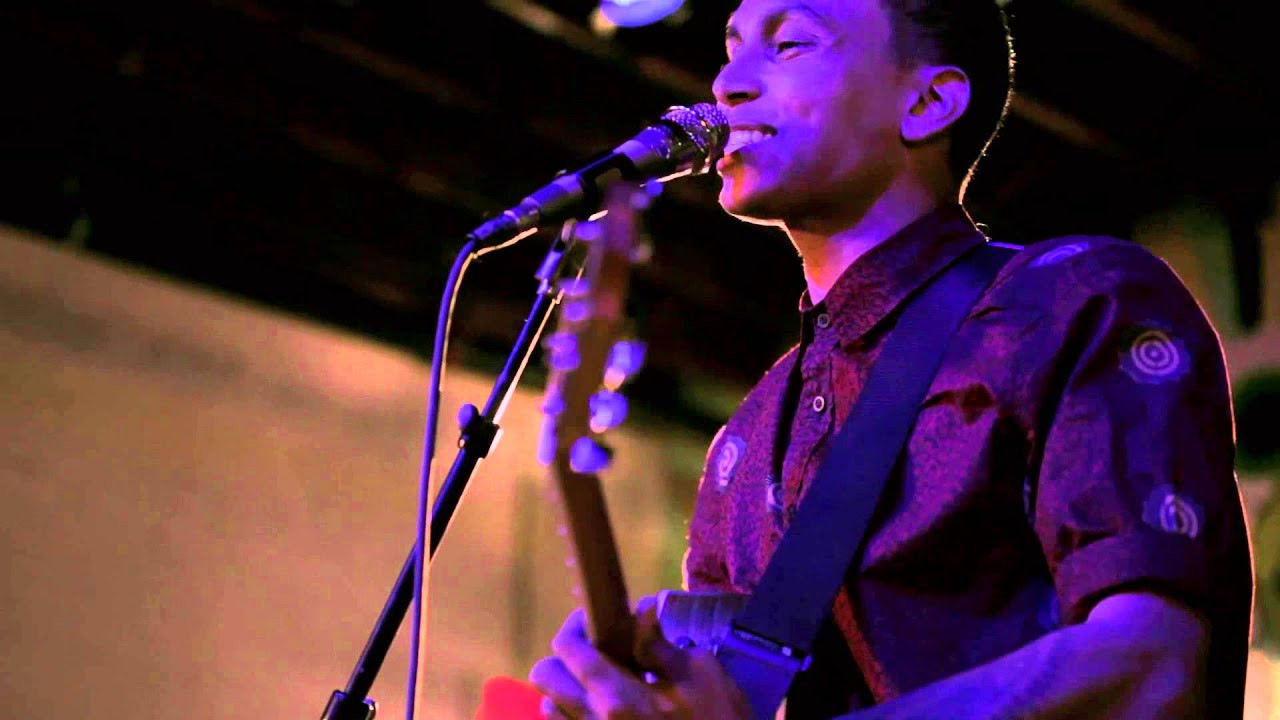 Swedish born Sebastian Mikael performs "Gonna Be Real" from his forthcoming debut for Slip N Slide/Vested in Culture/Epic at Converse Rubber Tracks. Hear more at sebastianmikael.com.<br /><br />For more on Converse Rubber Tracks: http://www.converse.com/rubbertracks