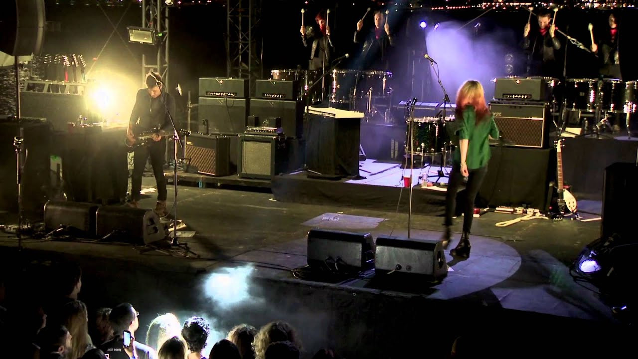 The Kills headlined the second edition of Converse City Carnage NYC in front of a riled up crowd of 4,000 people. Check out their storming performance of Pots and Pans, off their album Blood Pressure.