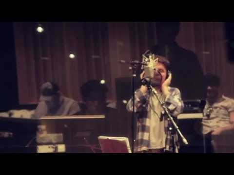 This week's "Track of the Week" features the single "Surf's Up America" from Converse Rubber Tracks recording artist Bodega Girls featuring special guest Anthony Rossomando. Watch as producer Isom Innis of Foster the People sets up the studio and Bodega Girls record the new track, experimenting with vocals, drums, bass and varying degrees of percussion.<br /><br />Click here to download "Surf's up America": http://www.facebook.com/converse/app_289966411097343<br /><br />For more Bodega Girls visit:<br />http://www.facebook.com/BodegaGirls<br />http://ilovebodegagirls.com/<br />https://twitter.com/BodegaGirls<br /><br />For more Converse Rubber Tracks visit:<br />http://www.converse.com/rubbertracks<br />@RubberTracksNYC