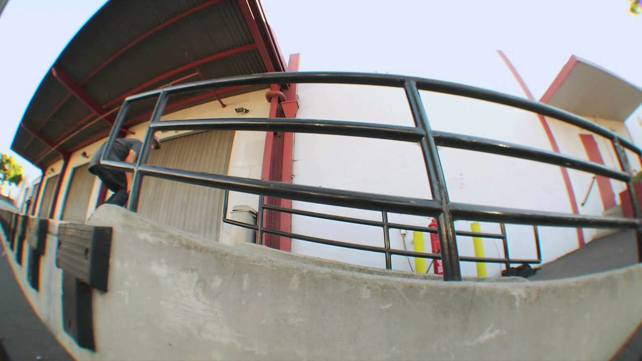 O pro model do skatista Ryan Decenzo da série Metal está disponível nas melhores skate shops do Brasil !<br /><br />+ infos: dwindle@bigbrands.com.br