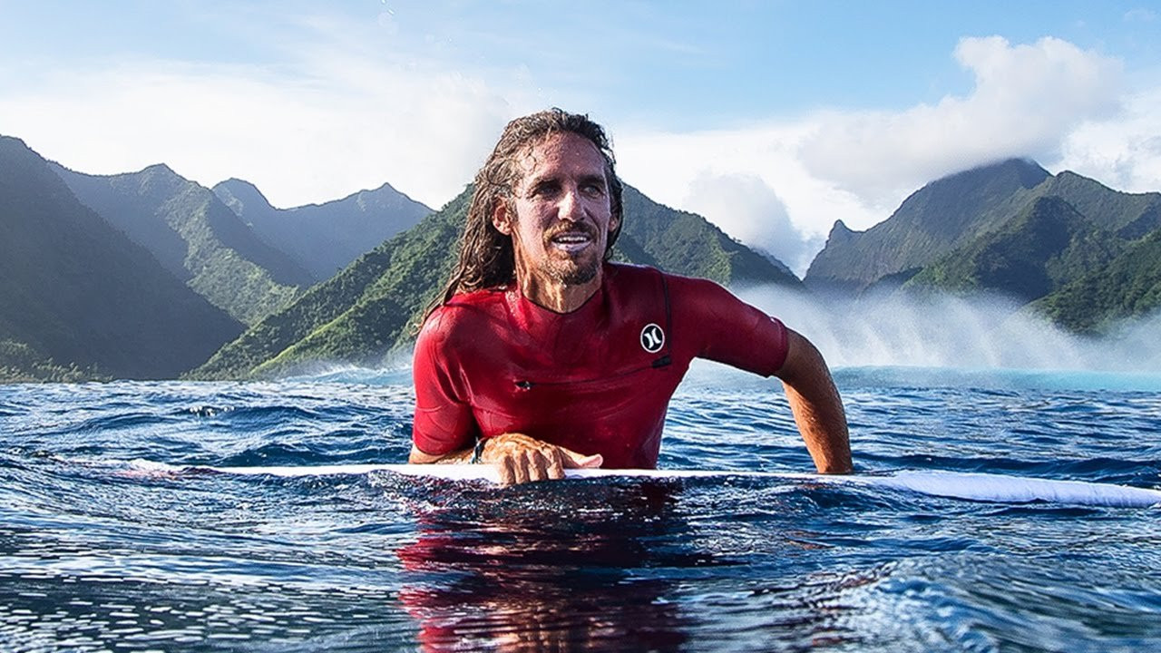 From board design to health and longevity, surfing icon Rob Machado shares his thoughts on the eternal surfing life at Hurley HQ for a special Hurley Surf Club event.<br /><br />Explore more events from the Hurley Surf Club and sign up at http://hurley.com/surfclub.<br /><br />-- <br /><br />00:00 - 1:23 Introduction and Rob Machado story from host and Hurley Surf Club Coordinator, Patrick Lape. <br /><br />02:25 - 15:00 Rob delves into surf filmmaking, and working with storied surf filmmaker, Taylor Steele. <br /><br />15:15 -Trailer of Taylor Steele’s new film, Proximity, featuring Rob Machado. <br /><br />20:30 - 24:59 Rob speaks to his history with surfboards and his shaping relationship with Channel Islands founder, Al Merrick. <br /><br />25:50 - 30:00 Rob goes into detail around his current quiver and how he cares for his personal surfboards. <br /><br />30:01 - 34:30 Rob briefly dives into his relationship with yoga, fitness and health. <br /><br />34:30 - 37:00 - Rob gets into the Hurley Surf Club and the benefits of taking part. <br /><br />37:00 - 45:00 Rob elaborates on the efforts of the Rob Machado Foundation around providing clean drinking water and reducing single-use plastics. <br /><br />45:36 - 47:36 Rob tells the story of a recent Baja trip with Taylor Knox. <br /><br />QUESTIONS FROM AUDIENCE<br /><br />47:49 - “How was Sterling Spencer on the Gold Movie?”<br /><br />48:37 - “How hard is it to travel and do what you love while balancing family life?”<br /><br />50:59 - “Is there one trip that stands out in your mind. If so, why?”<br /><br />56:30 - “Who were the iconic surfers that you looked up to?”<br /><br />1:00 - “What do you think about de-salination and the coastal environment?”<br /><br />1:02 - “What’s your all-time favorite wave?” <br /><br />1:04 - A lucky Hurley Surf Club member receives a Rob Machado surfboard.