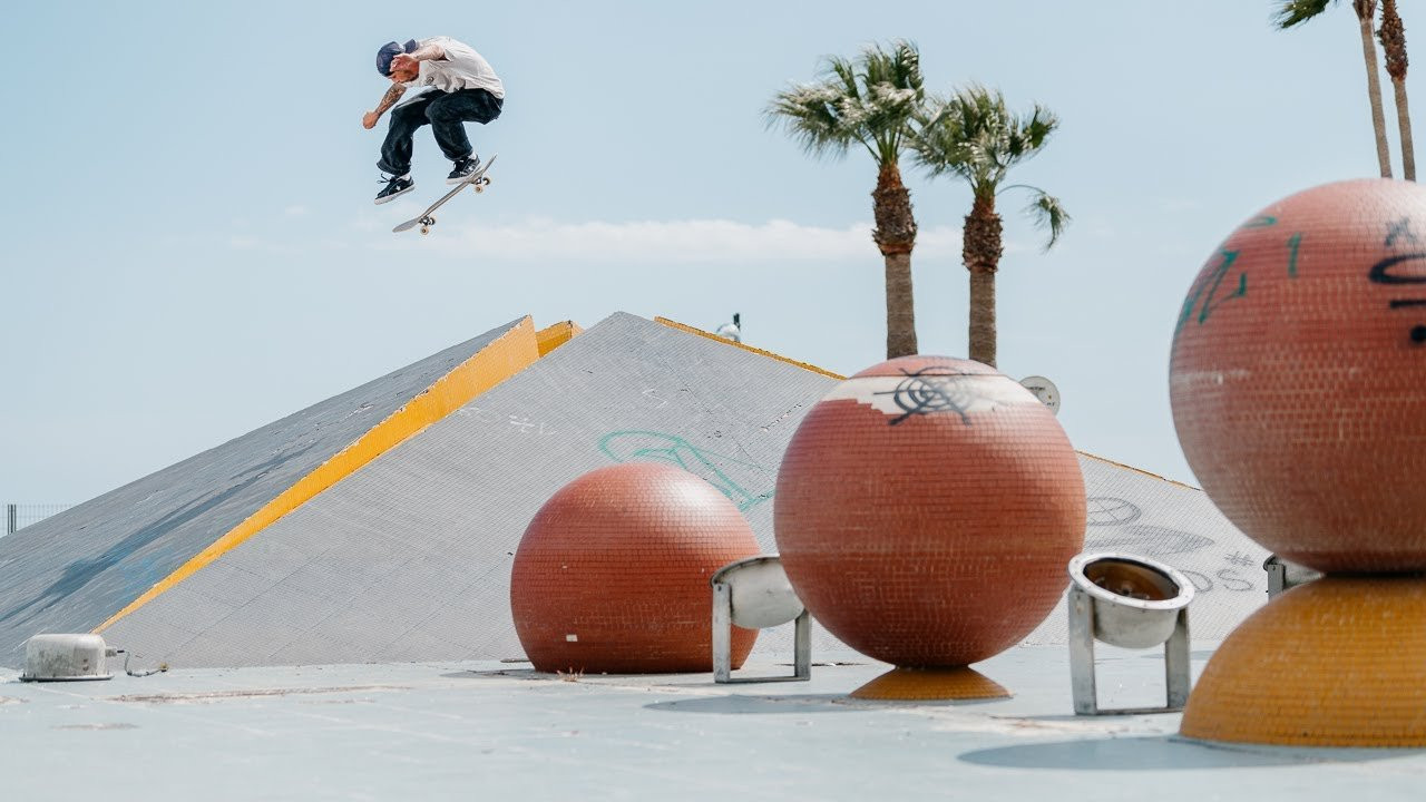 The Spitfire Wheels crew heads through Portugal. Featuring Harry Lintell, Helena Long, Tiago Lopes, Korahn Gayle, Charlie Birch, Dougie George, Rafaela Costa and Alex Furtado. <br /><br />Filmed by Alan Glass & Tom Gammage<br />Edit by Alan Glass