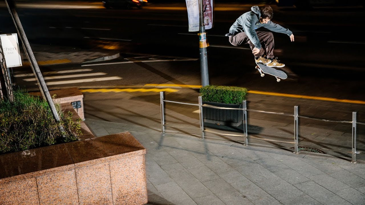 Filmed entirely at night, Nick Richard's latest Nocturnup takes place in Seoul. Featuring Chris Colbourn, Jasper Dohrs, Daryl Dominguez, Marquise Henry, Davide Holzknecht and Tom Delion. <br /><br />Filmed and edited by Nick Richards <br /><br />Chris Colbourn switch flip photo by James Griffiths