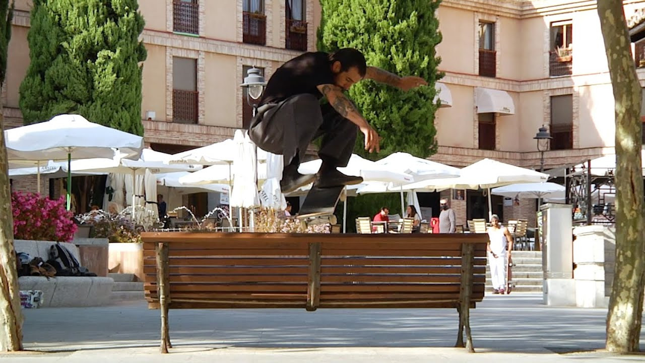 One of the pillars of Madrid's skate scene celebrates its 20 years in the game with a full length video by Mario Forteo, featuring Adrian del Campo, Andrew Verde, Pepe Garcia, Manuel Stiefvater, Brucci, Lurdo and more.<br /><br />00:00 Intro<br />01:46 Manuel Stiefvater<br />05:40 Brucci & Team<br />09:09 Lurdo<br />14:15 Adrian del Campo<br />16:53 Pepe Garcia<br />21:26 Andrew Verde<br />25:36 Credits<br /><br />https://www.sk8land.com/