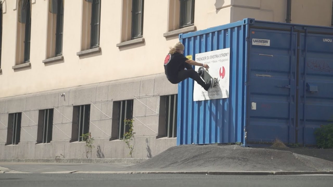 From El Rio Grind's 'Mañana'.<br /><br />Edited by Vesa Ritola.<br /><br />Filmed by Vesa Ritola, Teemu Metsäkylä, Lauri Ojanen, Viktor Palomäki, Jouko Piipponen and Aleksi Takkunen<br /><br />Music: Dub Vallila - Dub Mystique