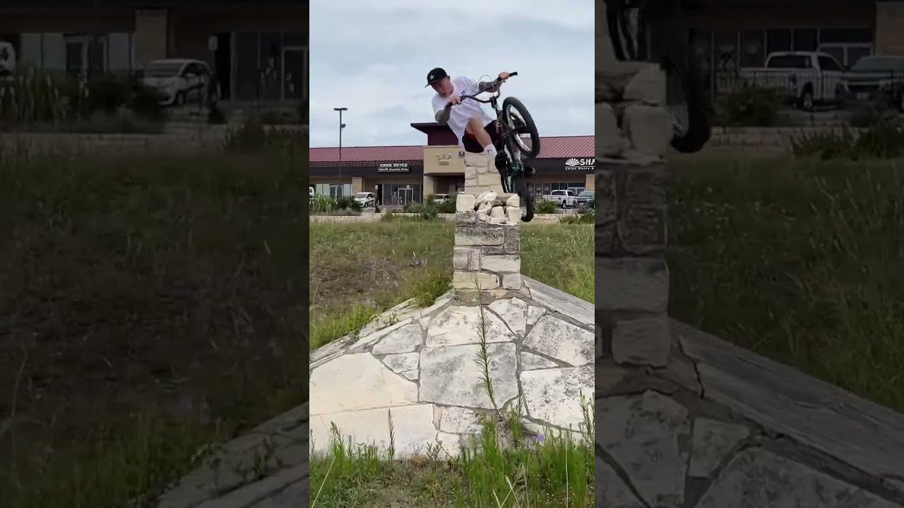 #bmxstreet #cultcrew #chasehawk<br />Chase Hawk makes this look too easy!