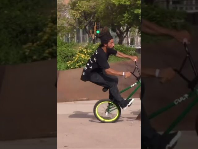 Alex Kennedy coming through with some buttery moves in the streets of Barcelona. #bmxstreet