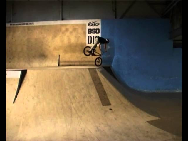 Kriss and Alex filmed this short edit in one evening at Unit 23 last week. Watch out for a quick clip of Dan Paley in there too...