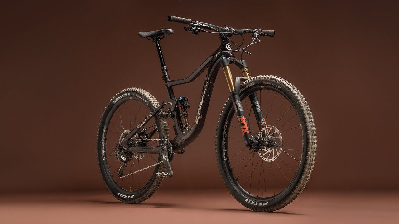 The cure for carbonofobia, Knolly’s high-end, aluminum-framed Fugitive LT serves up stellar ride quality in its stable pedaling platform, predictable, unwavering descending prowess, and modern yet familiar fit.