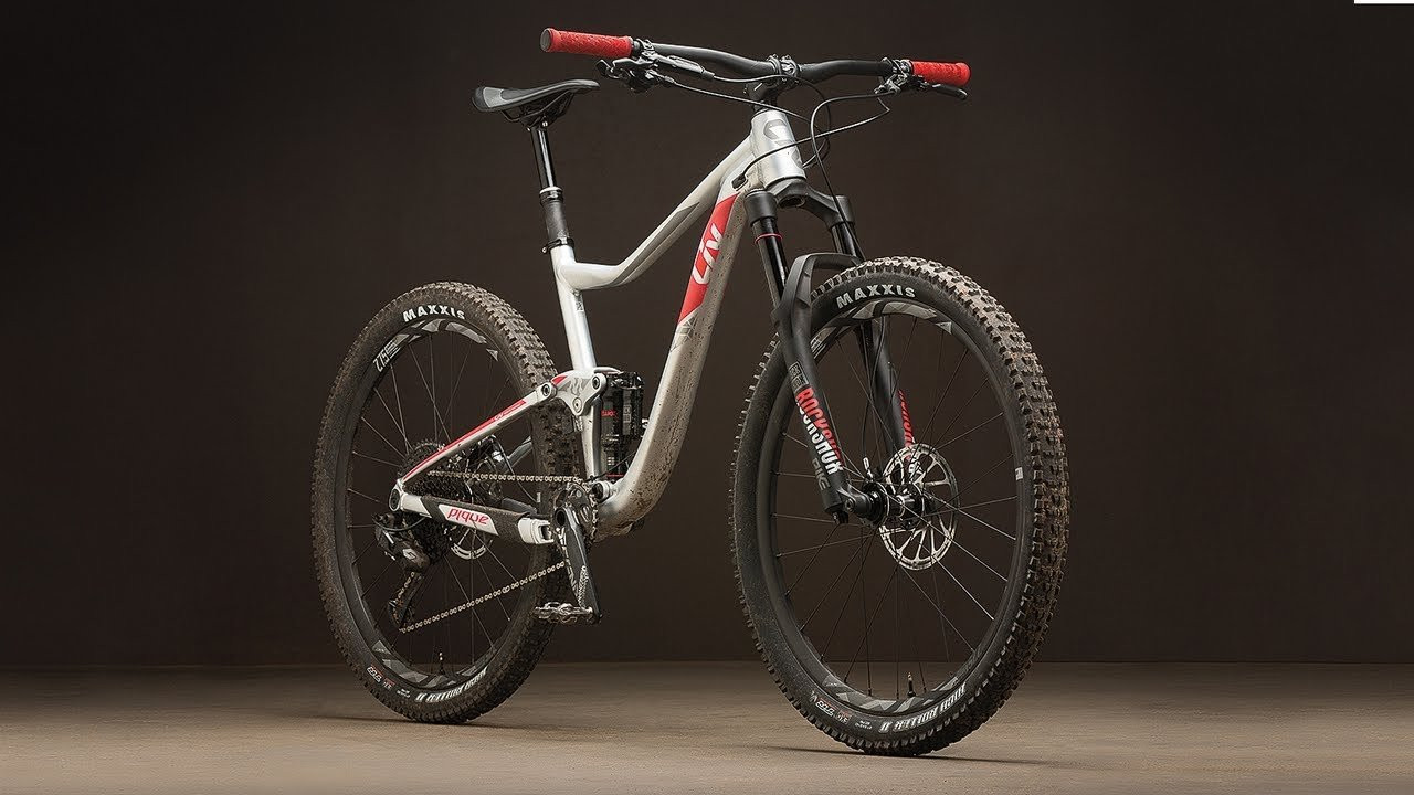 All-mountain curious but XC-bred, the women's-specific Pique SX 1 dabbles in both categories.