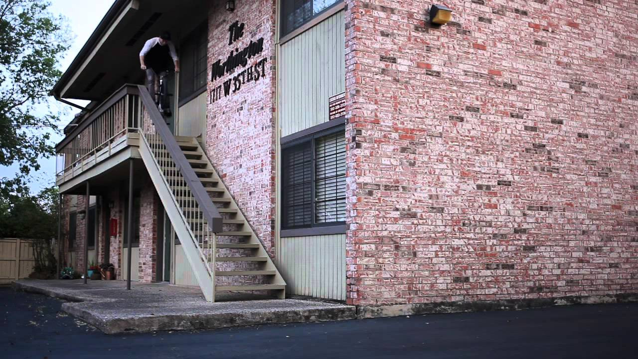 He got out of this one good...<br /><br />Subscribe to Eclat BMX on YouTube - http://goo.gl/s6GQ6T