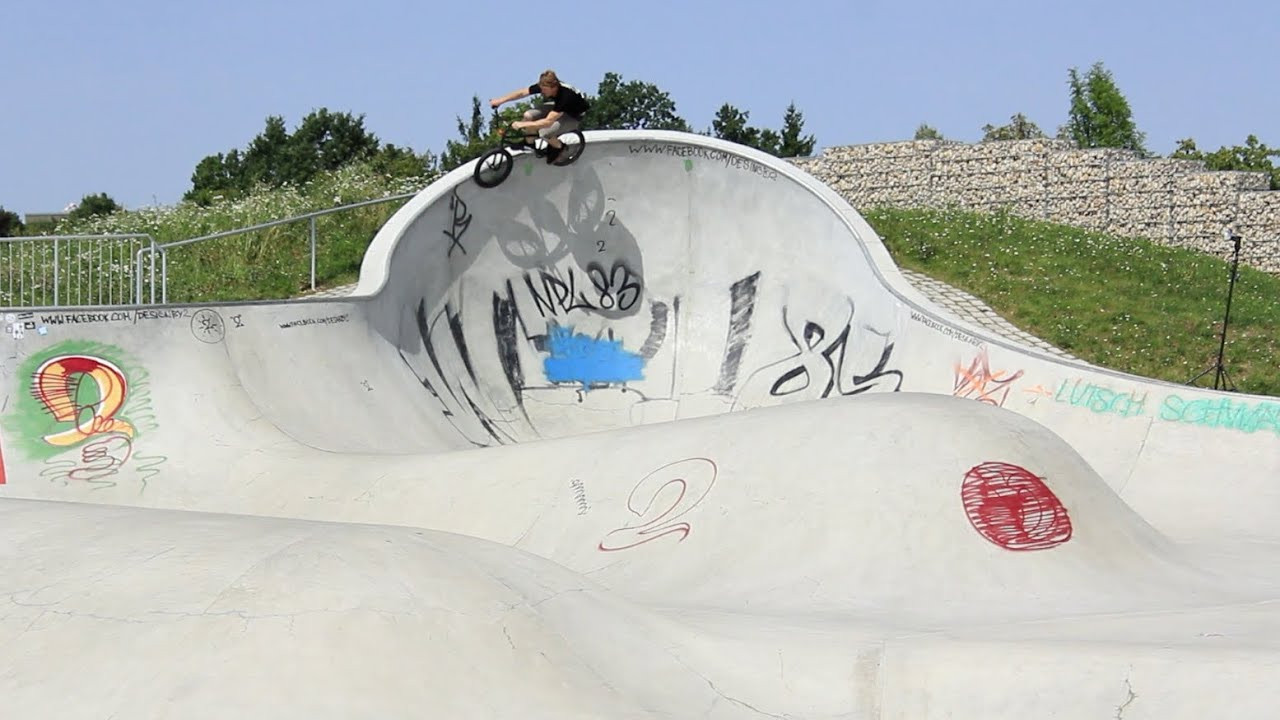 Crazy big over vert peg grind from Chester Blacksmith