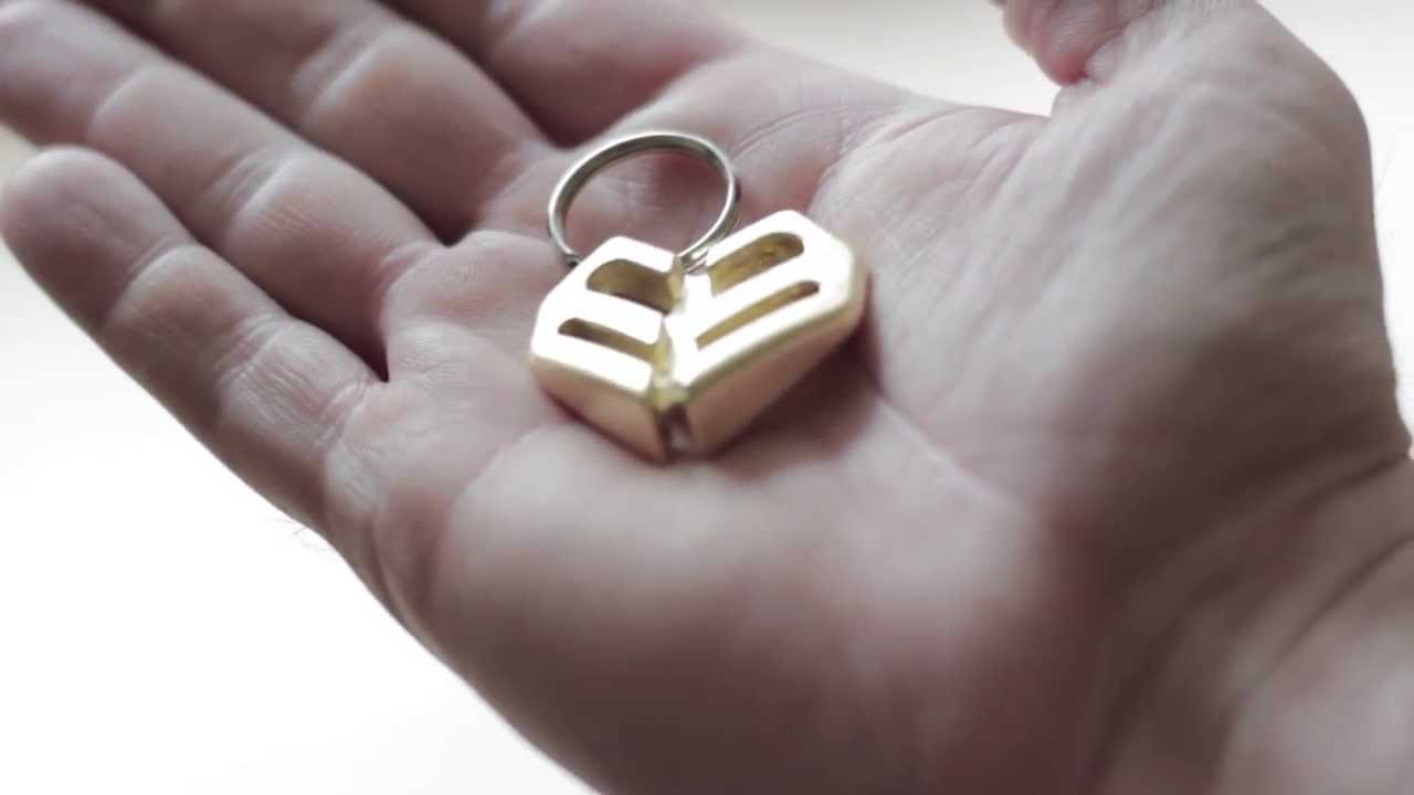 Made from heat treated crmo, the spoke tool is tough and durable, not to mention a totally sweet key ring. Here we simply show you the spoke key up close and make sure everyone knows the importance of keeping your spokes tight.