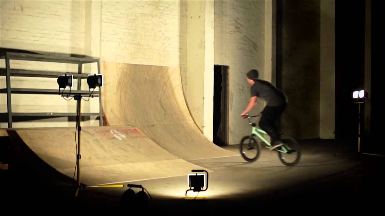 Phil Demattia gets just 1 minute to impress Will Evans inside a barn in the deepest of British winters. He makes use of the obstacles to hand in his own unique style.